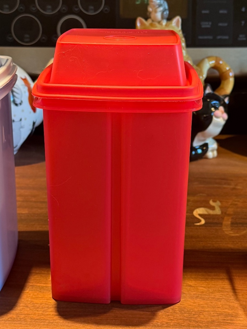 Tupperware Large Pickle Saver. Like New